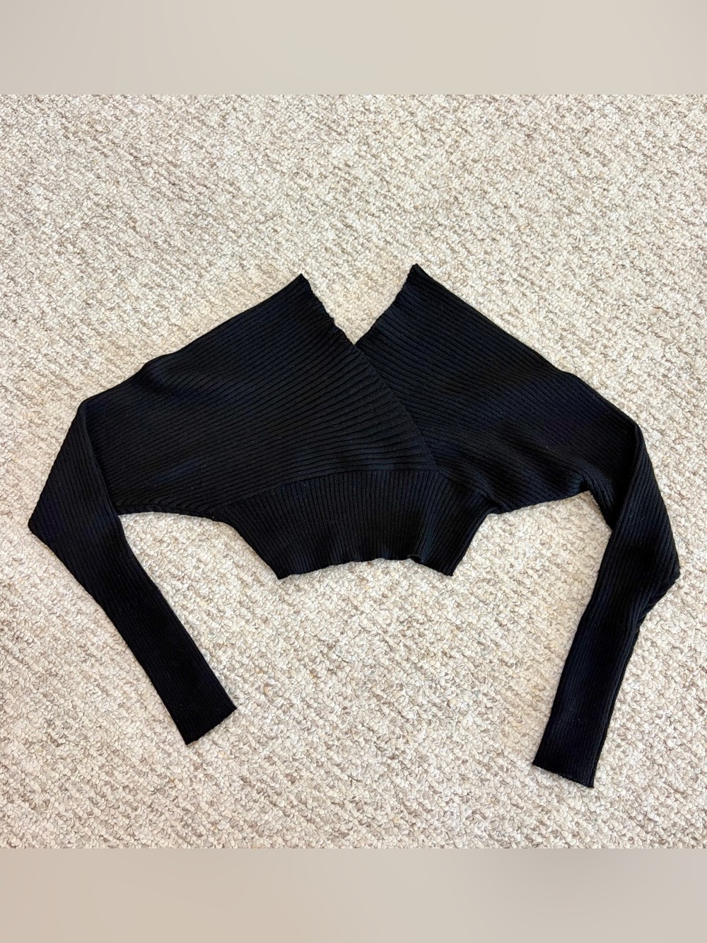 Prettylittlething Casual Minimal Chic V-Neck Rib Knit Long Sleeve Crop Sweater